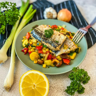 Grilovaná makrela se zeleninou