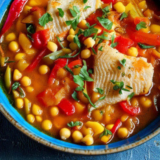 Marocký tádžin se sleděm a cizrnou