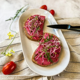 Hummus s řepou a tuňákem