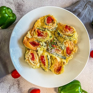 Cuketové plátky se sýrem a lososem